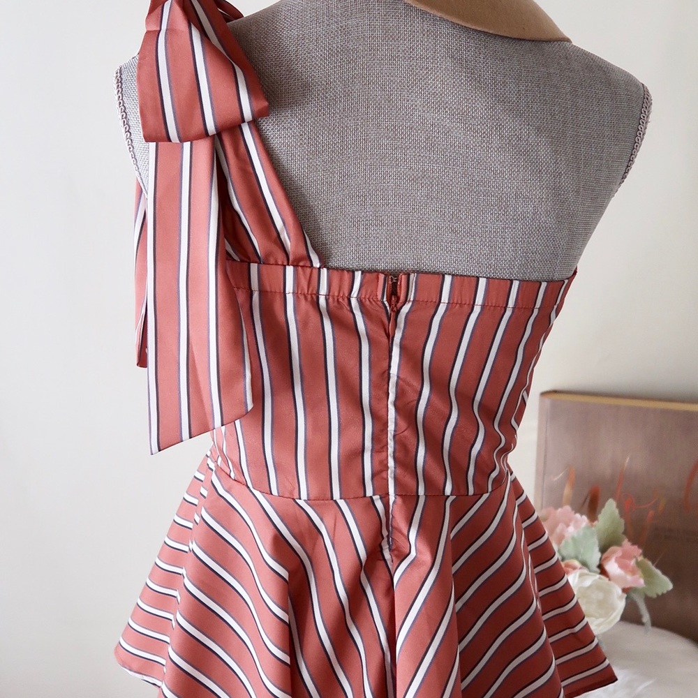 MELODY- One-Shoulder Bow Tie Peplum Top - Picture 4 of 5